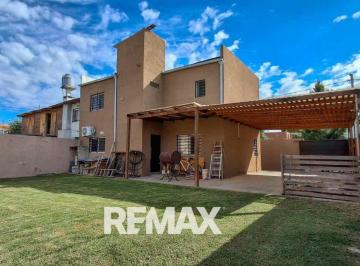 Casa · 130m² · 4 Ambientes · 3 Cocheras · Venta Casa 3 Dorm. Jardin 3 Coch Derqui Pilar.