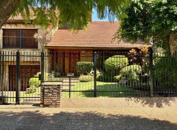 Casa · 170m² · 5 Ambientes · 2 Cocheras · Venta Casa 5 Amb Pileta Jardín y Casa de Huéspedes