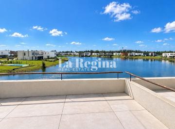 Casa · 223m² · 7 Ambientes · 6 Cocheras · Casa de Estilo Moderno Sobre La Laguna en Santa Ana, Villanueva.