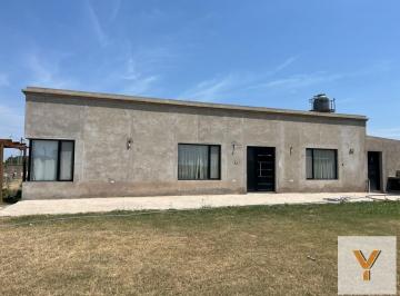 Casa · 75m² · 2 Ambientes · Casa en Venta - 1 Dormitorio 1 Baño - 1.026 m² - Carmen de Areco