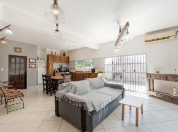 Casa · 92m² · 4 Ambientes · 1 Cochera · Venta Casa en Castelar