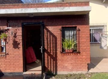 Casa · 145m² · 3 Ambientes · 1 Cochera · Venta Casa 3 Ambientes con Cochera y Quincho