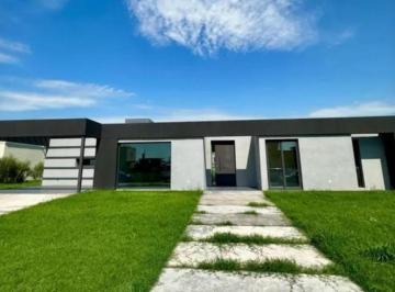 Casa · 170m² · 5 Ambientes · Casa en Venta - 4 Dorm. 3 Baños - Cochera - 190 m² - Canning