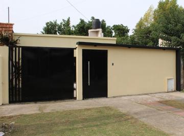 Casa · 90m² · 3 Ambientes · 1 Cochera · Casa 3 Amb en Venta - Calzaza - Refaccionada C/jardin