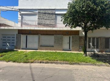 PH · 145m² · 4 Ambientes · 1 Cochera · Casa en PH Al Frente de 2 Dormit Cochera y Patio