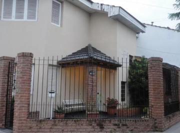 Casa · 180m² · 4 Ambientes · Casa en Venta - 3 Dorm. 2 Baños - Patio - 200 m² - Tolosa