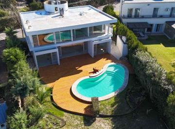 Casa · 369m² · 8 Ambientes · Casa en Venta Barrio Los Ombues Rincon de Milberg