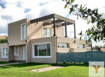 Casa · 260m² · 4 Ambientes · 2 Cocheras · Casa en Venta - 3 Dorm. 3 Baños - Canning
