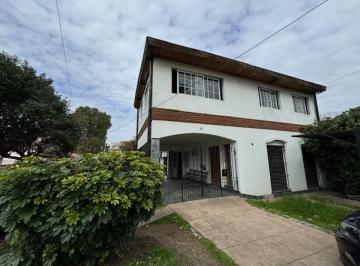 Casa · 51m² · 3 Ambientes · 1 Cochera · Casa Lugano 3 Ambientes con Quincho Ap Cred!