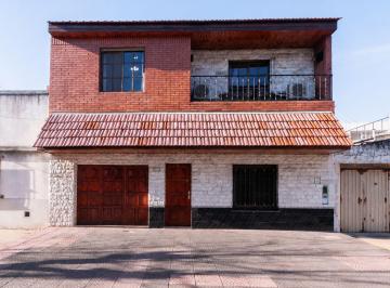 Casa · 200m² · 4 Ambientes · 1 Cochera · Venta Casa de 4 Amb Garage, Terraza y Quincho