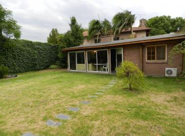 Casa · 241m² · 4 Ambientes · 1 Cochera · Venta Casa 4 Amb en Beccar con Jardin Apto Credito