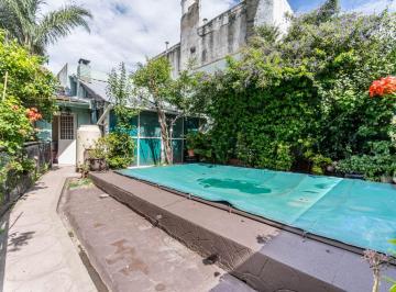 Casa · 210m² · 4 Ambientes · 1 Cochera · Venta Casa 4 Amb en Ciudadela con Jardín y Pileta