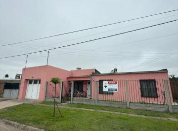 Casa · 316m² · 5 Ambientes · 1 Cochera · Venta de Casa Sobre Esquina - Pilar