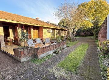 Casa · 229m² · 5 Ambientes · 4 Cocheras · Casa Quilmes Este