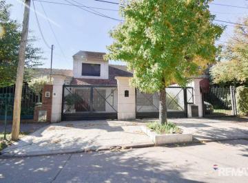 Casa · 151m² · 4 Ambientes · 3 Cocheras · Casa 4 Ambientes en Venta en Adrogue