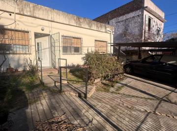 Casa · 69m² · 4 Ambientes · 1 Cochera · Venta Casa 4 Ambientes en Domínico con Jardín