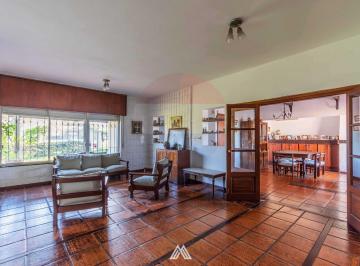 Casa · 206m² · 7 Ambientes · 2 Cocheras · Vendo Casa en Carrasco 4 Dorm. Cochera Doble