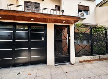 Casa · 176m² · 4 Ambientes · 1 Cochera · Venta Casa 4 Ambientes C/ Pileta Lomas del Mirador