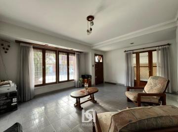 Casa · 233m² · 4 Ambientes · 1 Cochera · Casa 4 Ambientes con Patio, Quincho y Balcón en Venta