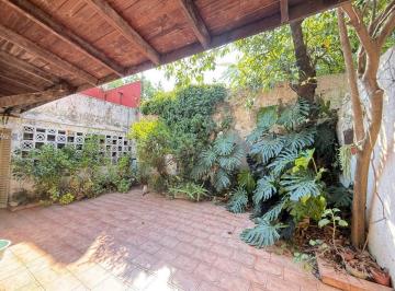 Casa · 214m² · 4 Ambientes · 2 Cocheras · Casa 4 Amb Venta Patio Terraza Garaje en Pompeya