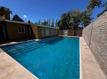 Casa · 80m² · 2 Ambientes · Venta Quincho en Funes con Pileta 1 Dormitorio