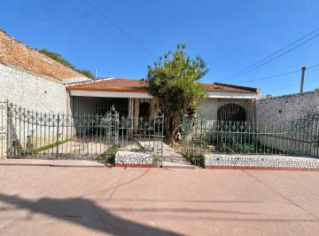 Casa · 130m² · 5 Ambientes · 1 Cochera · Casa 4 Dorm. Cerca de Ruta 11 y Calle España