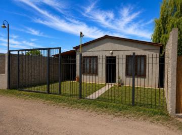 Casa · 100m² · 2 Ambientes · 2 Cocheras · Casa en Complejo Privado Km 8