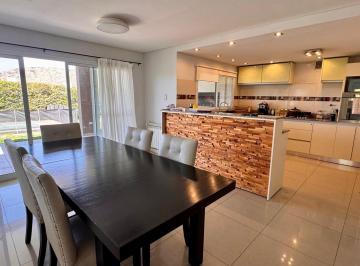 Casa · 260m² · 7 Ambientes · 2 Cocheras · Casa en Venta La Pancha II