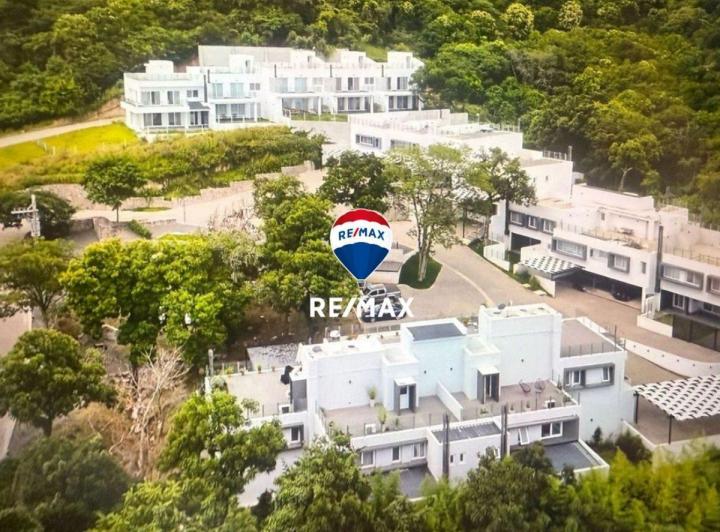 Casa · 135m² · 5 Ambientes · 2 Cocheras