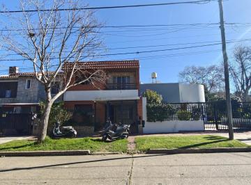 Casa · 152m² · 6 Ambientes · 1 Cochera · Venta Casa Para Reciclar 4 Dorm. | Alberdi Río