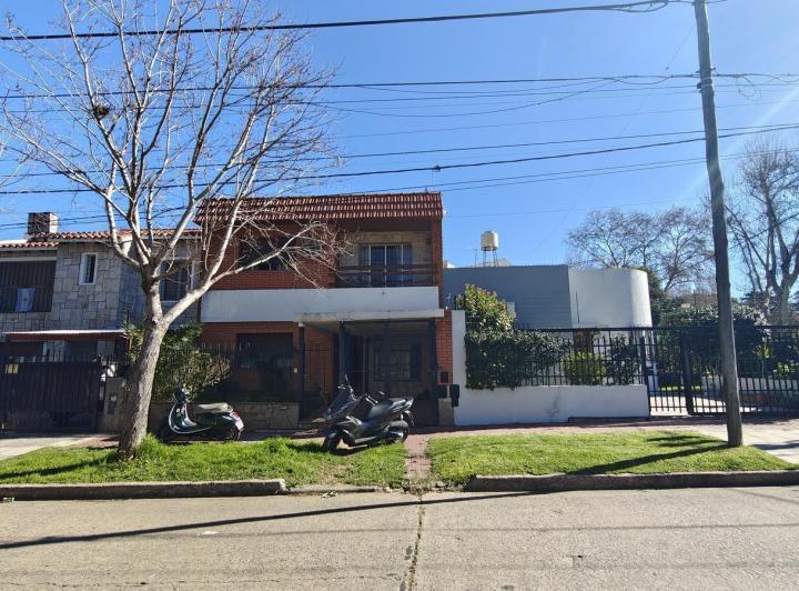Casa · 152m² · 6 Ambientes · 1 Cochera