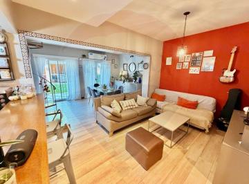 Casa · 130m² · 4 Ambientes · 1 Cochera · Venta Casa 4 Ambientes con Quincho Garage Castelar