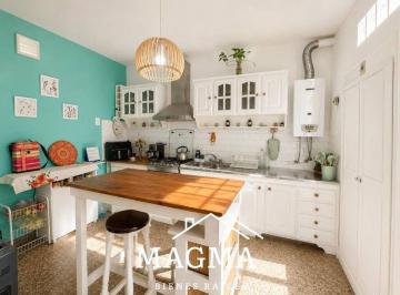Casa de 10 ambientes, Córdoba · Casa en Venta – Barrio La Salle – 3 Dorm. – Patio!