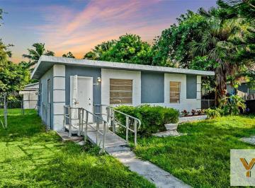 Casa · 67m² · 3 Ambientes · 1 Cochera · Casa en Venta - 2 Dorm. 1 Baño - 577 m² - Miami
