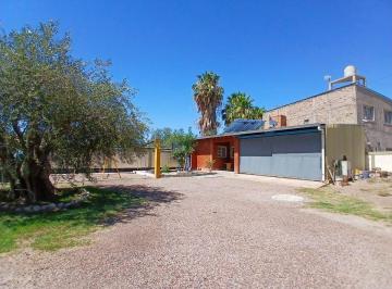 Casa · 230m² · 5 Ambientes · 2 Cocheras · Casa con Salón + Quincho y Pileta