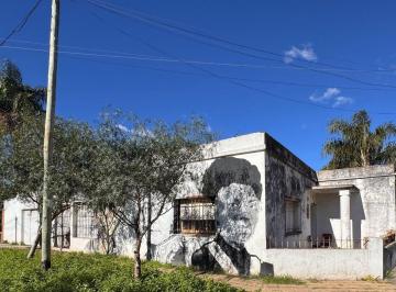 Casa · 80m² · 3 Ambientes · 1 Cochera · Casa 3 Amb en Venta a Reciclar en Ituzaingó.