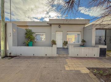 Casa · 100m² · 3 Dormitorios · 1 Cochera · Casa de 3 Habitaciones con Jardin y Garage en Tandil