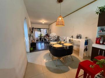 Casa · 120m² · 3 Ambientes · 2 Cocheras · Casa 3 Ambientes en Alquiler