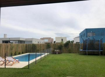 Casa · 150m² · 5 Ambientes · 2 Cocheras · Venta Casa 5 Amb. 450 m² Barrio Vila Marina I Villanueva