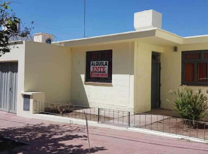 Casa · 80m² · 4 Ambientes · 2 Cocheras