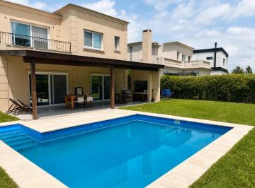 Casa · 200m² · 5 Ambientes · 2 Cocheras · Venta Casa 5 Amb. 550 m² C/piscina Barrio Los Castaños Nordelta Tigre
