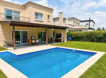 Casa · 200m² · 5 Ambientes · 2 Cocheras · Venta Casa 5 Amb. 550 m² C/piscina Barrio Los Castaños Nordelta Tigre