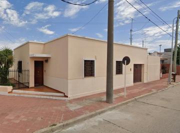 Casa de 7 ambientes, Río Cuarto · Casa en Alquiler en Centro de Rio Cuarto - 3 Habitaciones