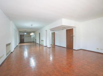 Departamento · 170m² · 4 Ambientes · 1 Cochera · Departamento en Flores - Semipiso 200 m² - Cochera