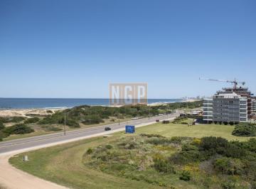 Foto1 · Penthouse Duplex en Venta de 4 Dorm. en Playa Brava, Punta del Este