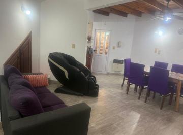 Casa · 130m² · 5 Ambientes · 1 Cochera · Casa 3 Dorm. en Venta La Plata con Cochera