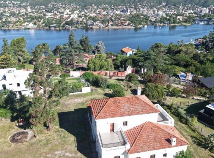 Casa · 200m² · 9 Ambientes · 1 Cochera