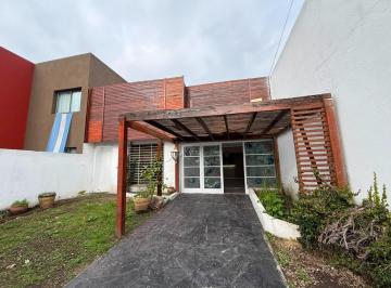 Casa · 280m² · 4 Ambientes · 2 Cocheras · Venta - Casa 5 Ambientes con Parque - San Antonio de Padua