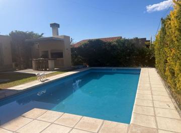 Casa de 8 ambientes, Ciudad de Mendoza · Casa Apta Crédito en Dalvian con Pileta Atemperada y 3 Dorm.