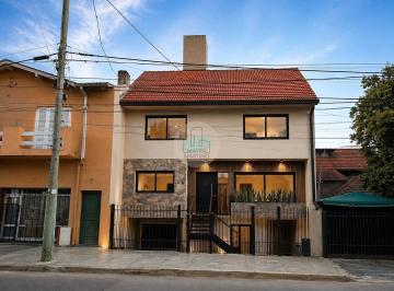 Casa · 236m² · 6 Ambientes · 1 Cochera · Casa Chalet en Venta en Olivos, Vicente López, G. B. a. Zona Norte